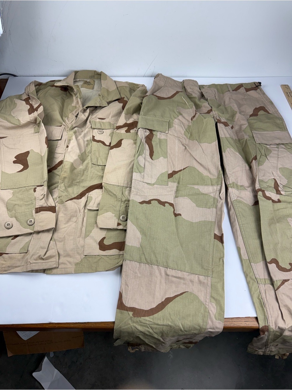 Military Desert Sand Mens Medium 2 Piece Camo Combat Shirt and Pants SEE ALL.